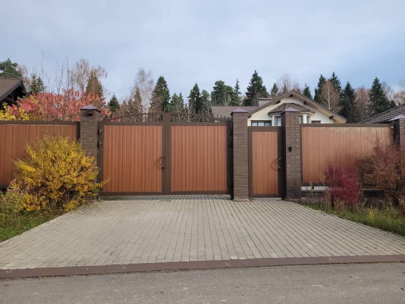 Уличные ворота DoorHan в Красноярске с установкой